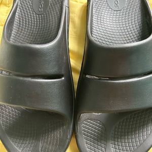OOFOS UNISEX SLIDES